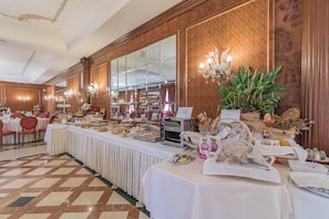 Breakfast area - Hotel Torre Sant Angelo (Tivoli)