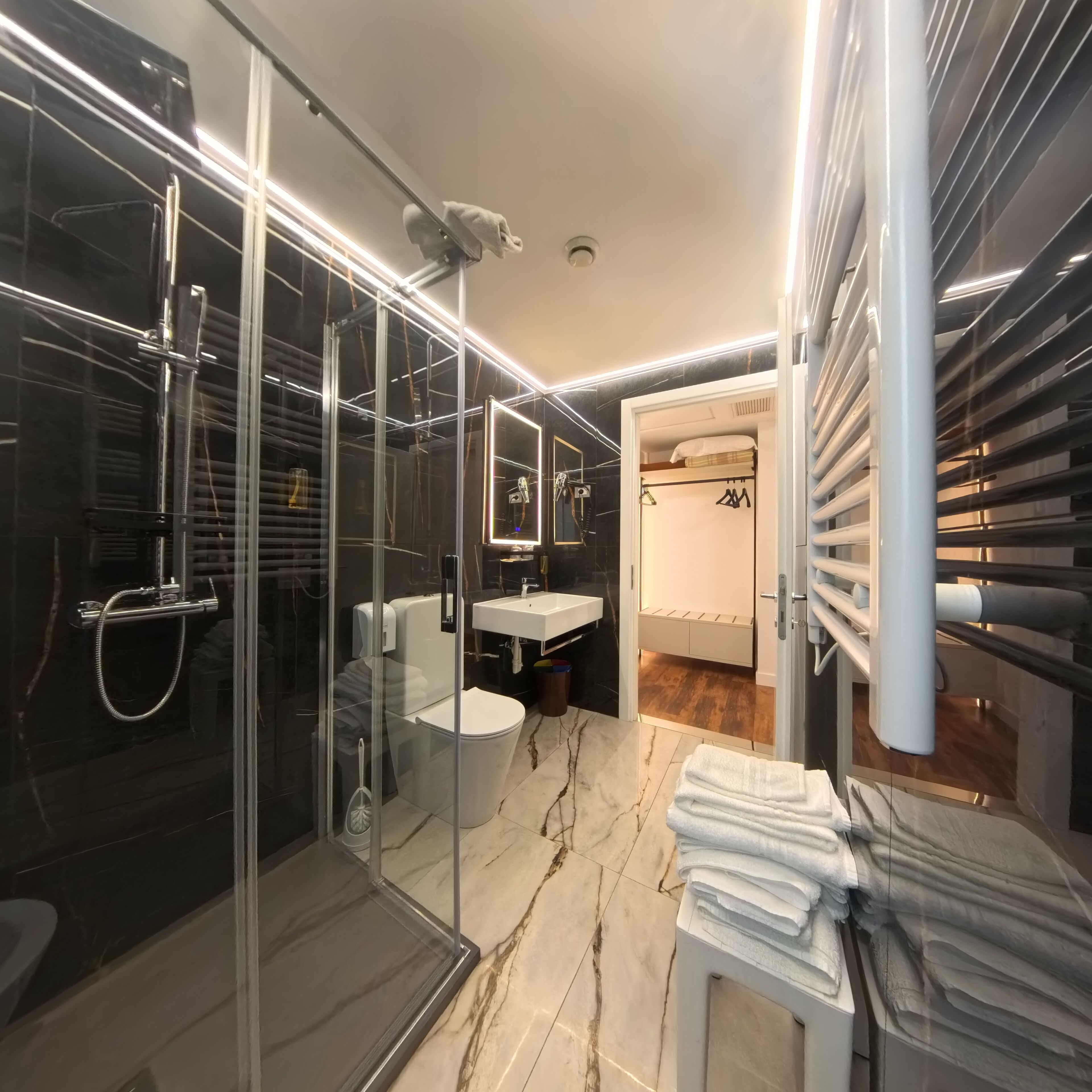 Triple Room | Bathroom | Hair dryer, bidet, towels