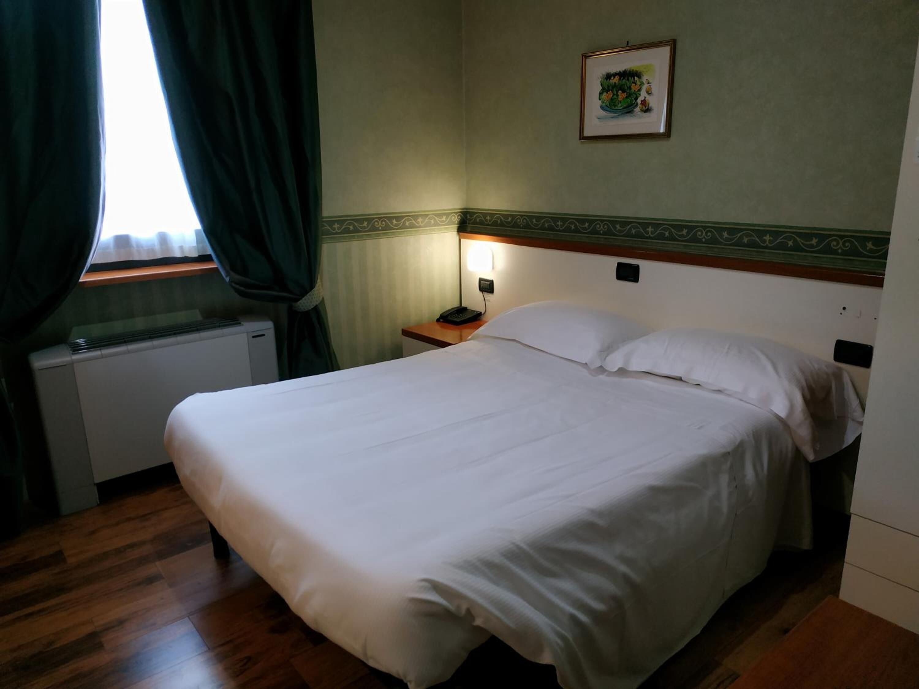 1 bedroom, down duvets, minibar, in-room safe