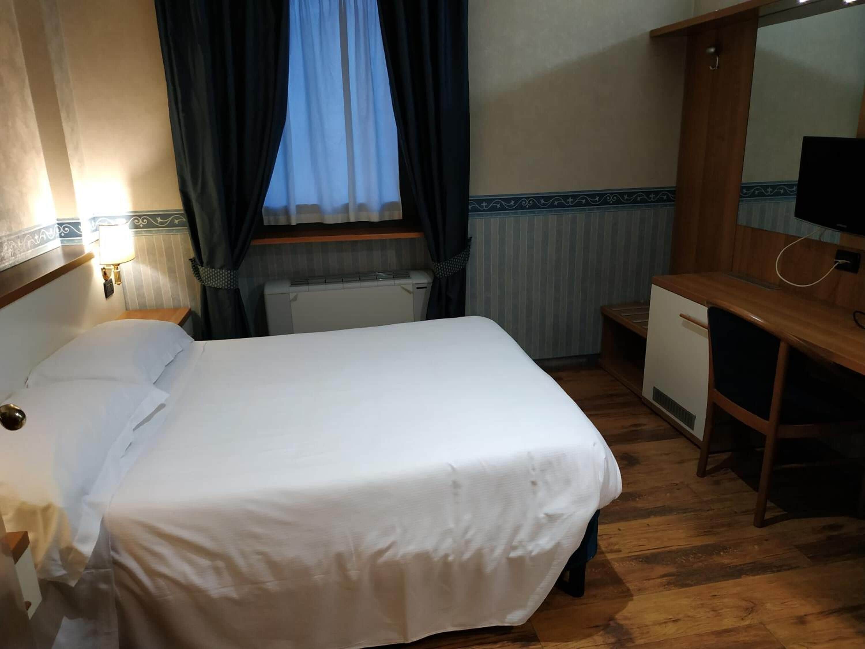 1 bedroom, down duvets, minibar, in-room safe