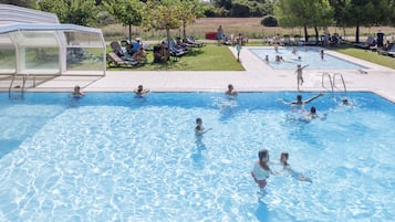 Piscina interna, piscina externa