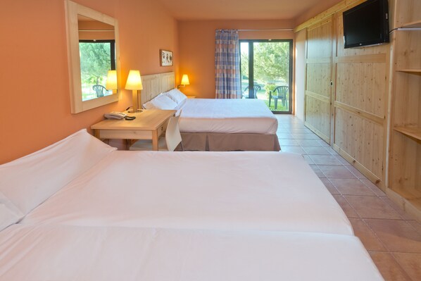 Triple Room (Garden access - 2 adults + 1 child)