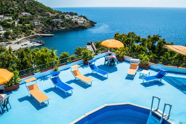 Rooftop pool