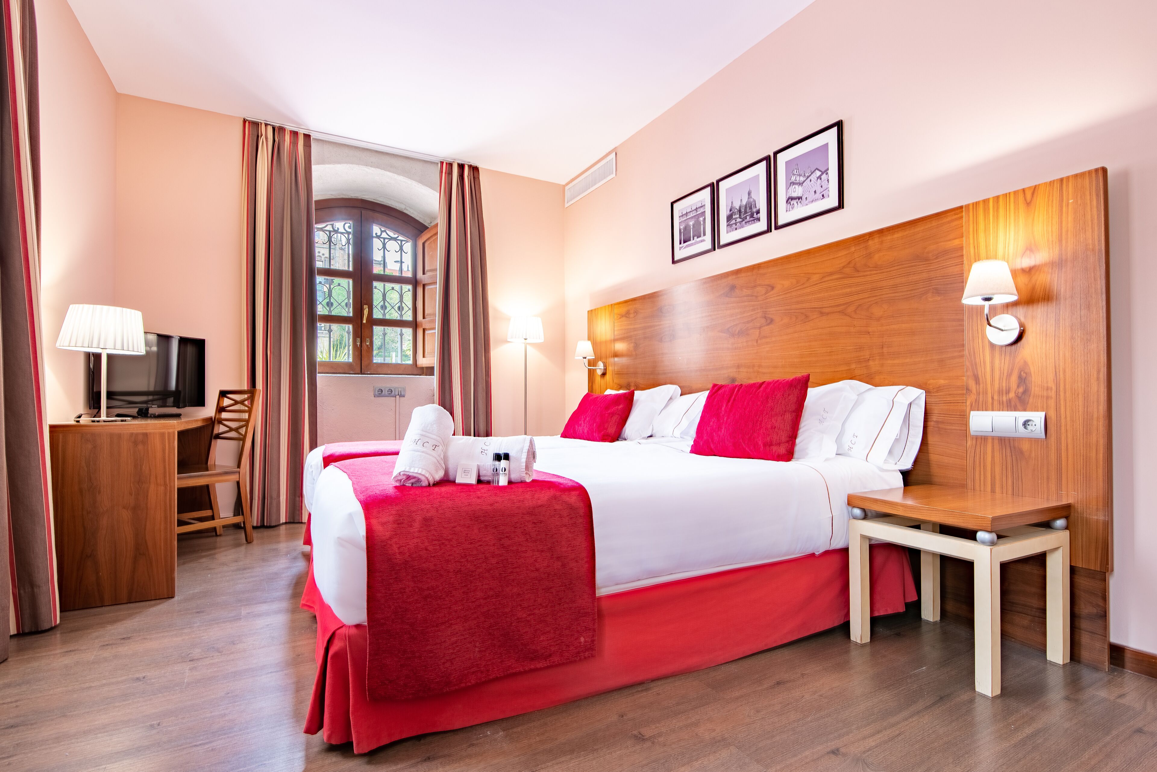 Minibar, in-room safe, desk, laptop workspace