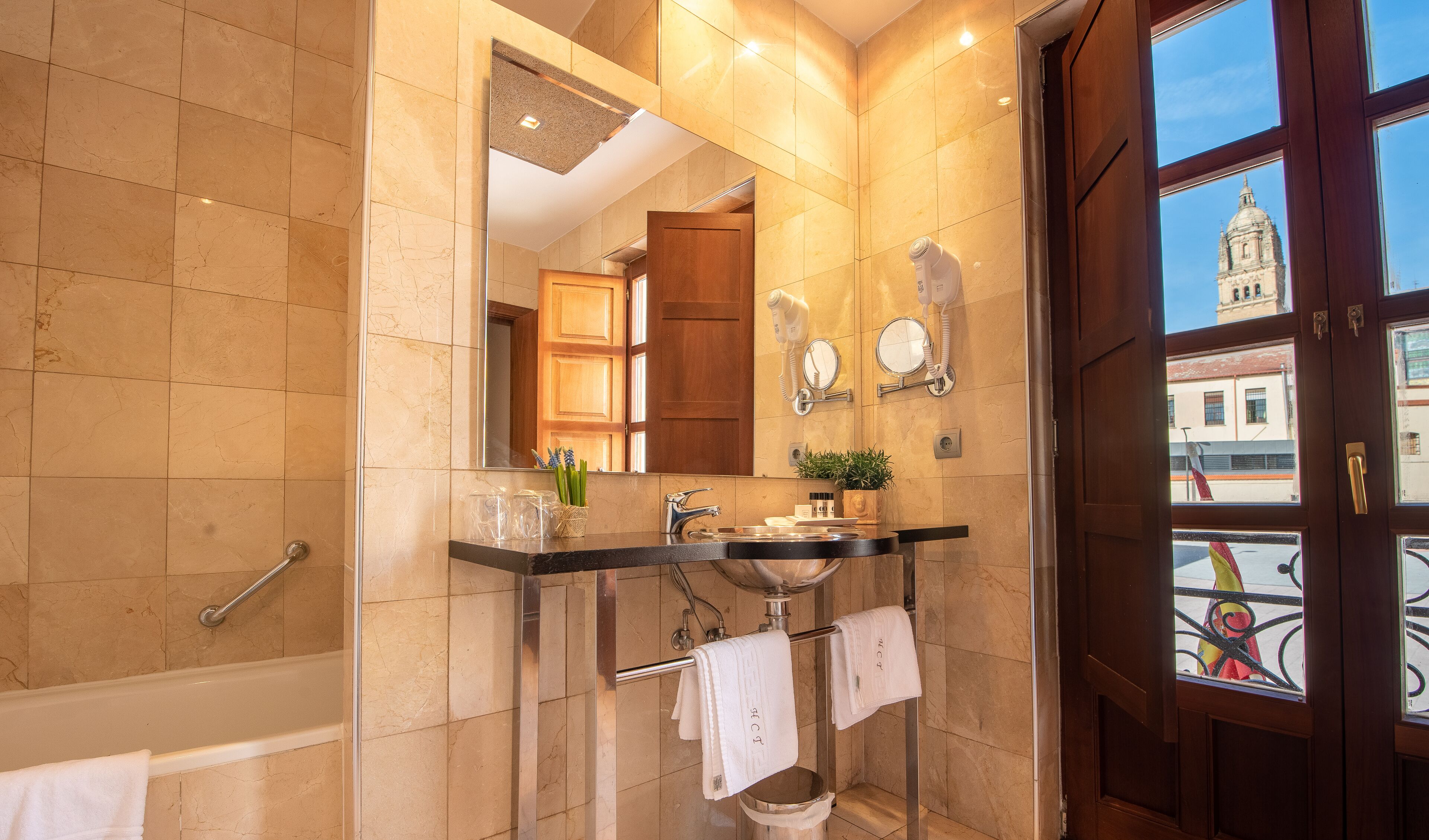 double or twin room | bathroom | combined shower/bathtub, eco-friendly toiletries, bidet, towels