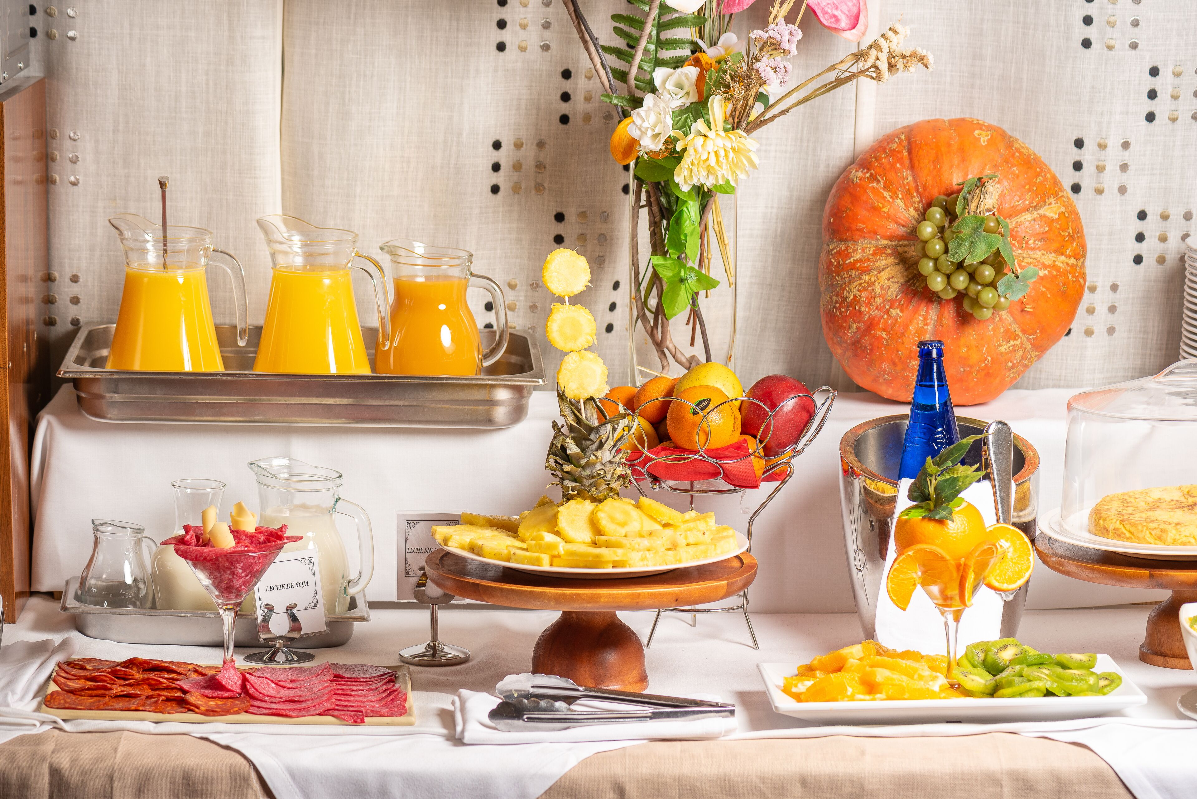 Daily buffet breakfast (EUR 12.5 per person)