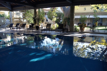 Una piscina techada