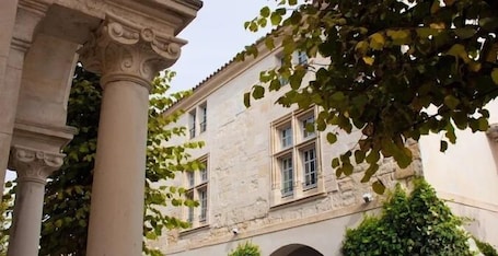 Front of property. Villa Mazarin Aigues Mortes