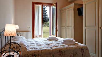 Ropa de cama de alta calidad, cubrecamas y escritorio
