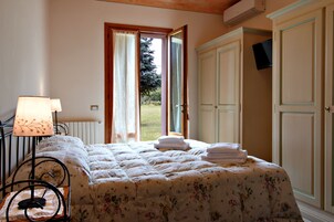 Ropa de cama de alta calidad, cubrecamas y escritorio 