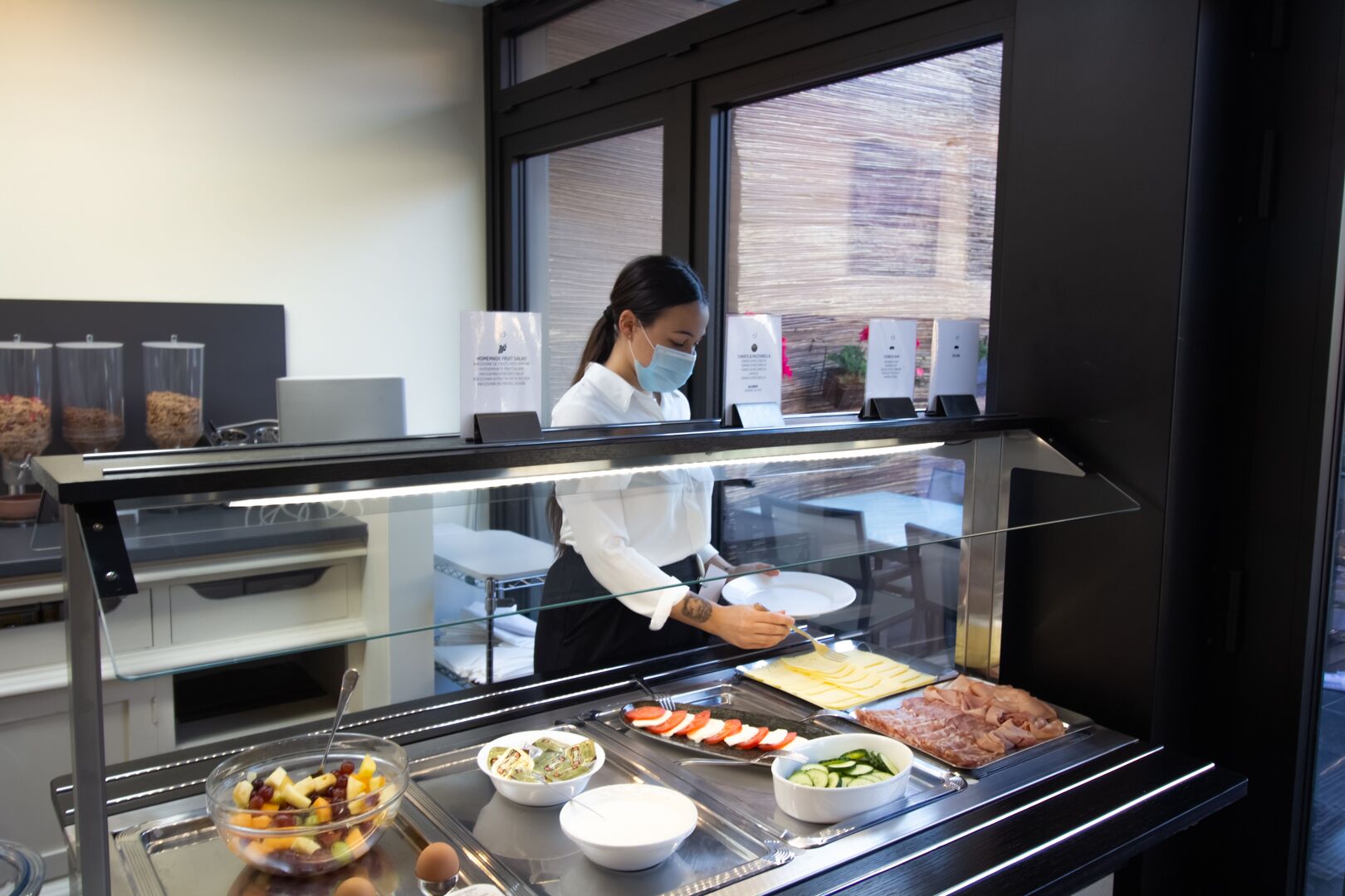 朝食 (ビュッフェ)、毎日提供 (有料)