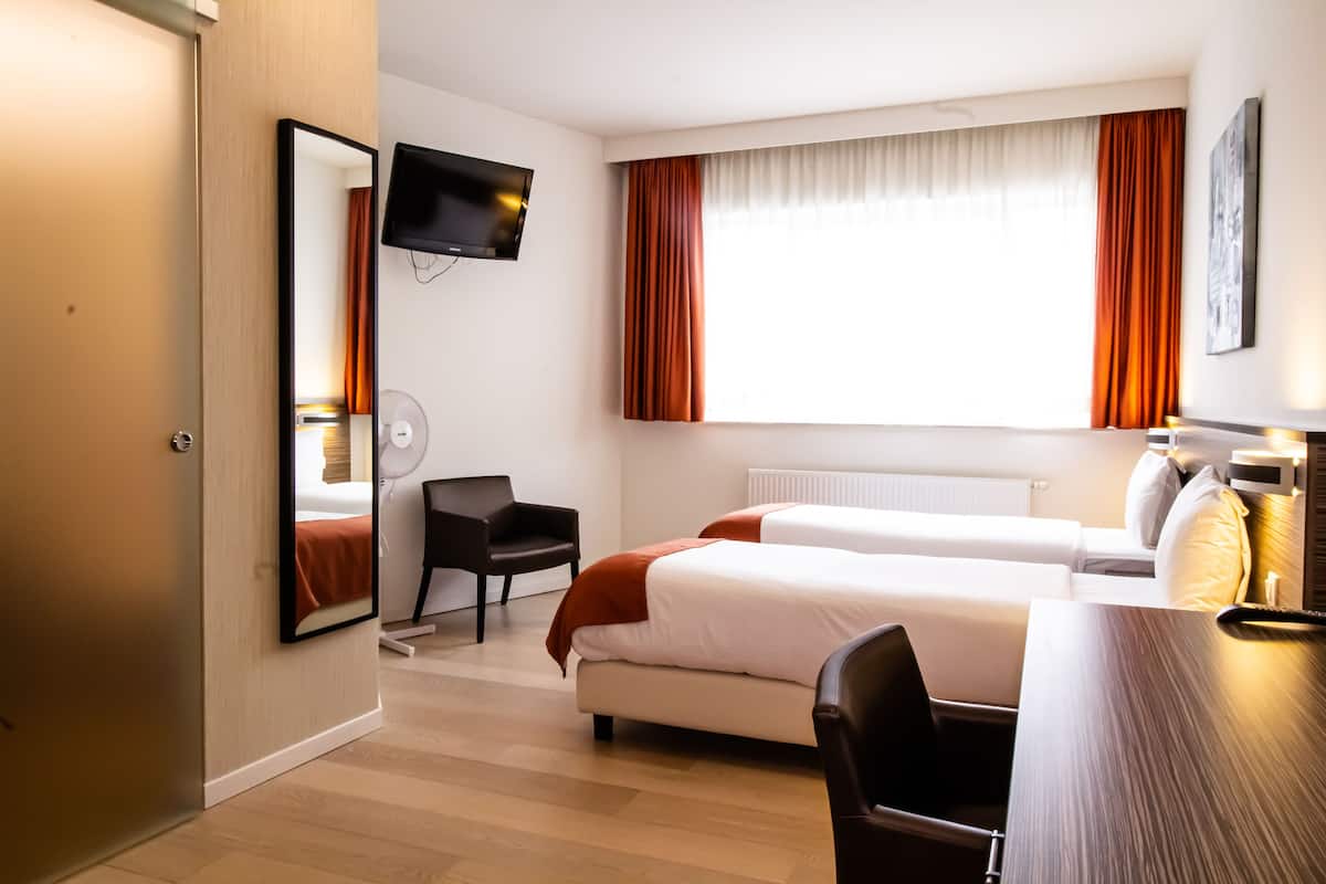 In-room safe, desk, laptop workspace, soundproofing