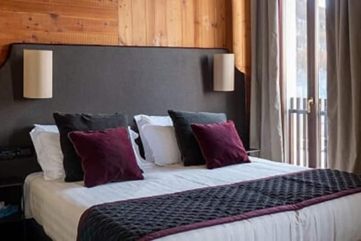 Comfort Double Room | Down comforters, minibar, in-room safe, desk