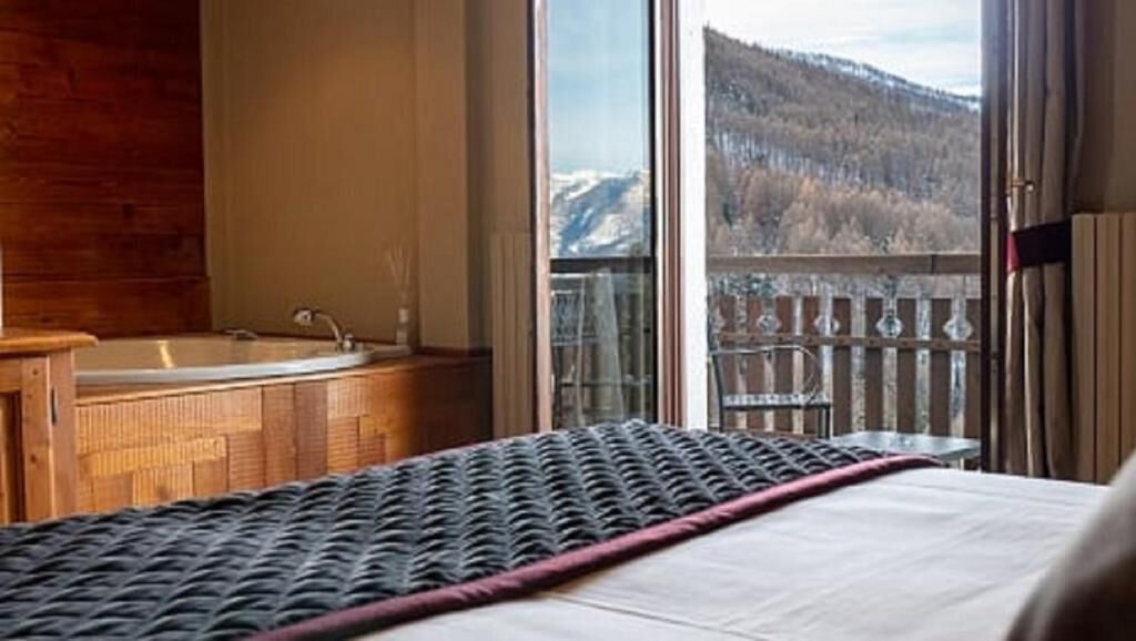 Deluxe-Doppelzimmer, Whirlpool, Bergblick | Ausblick vom Zimmer
