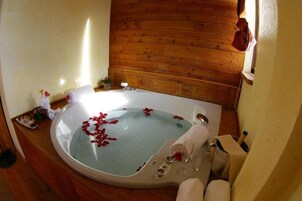 Deluxe Double Room, Hot Tub, Mountain View | Private spa tub