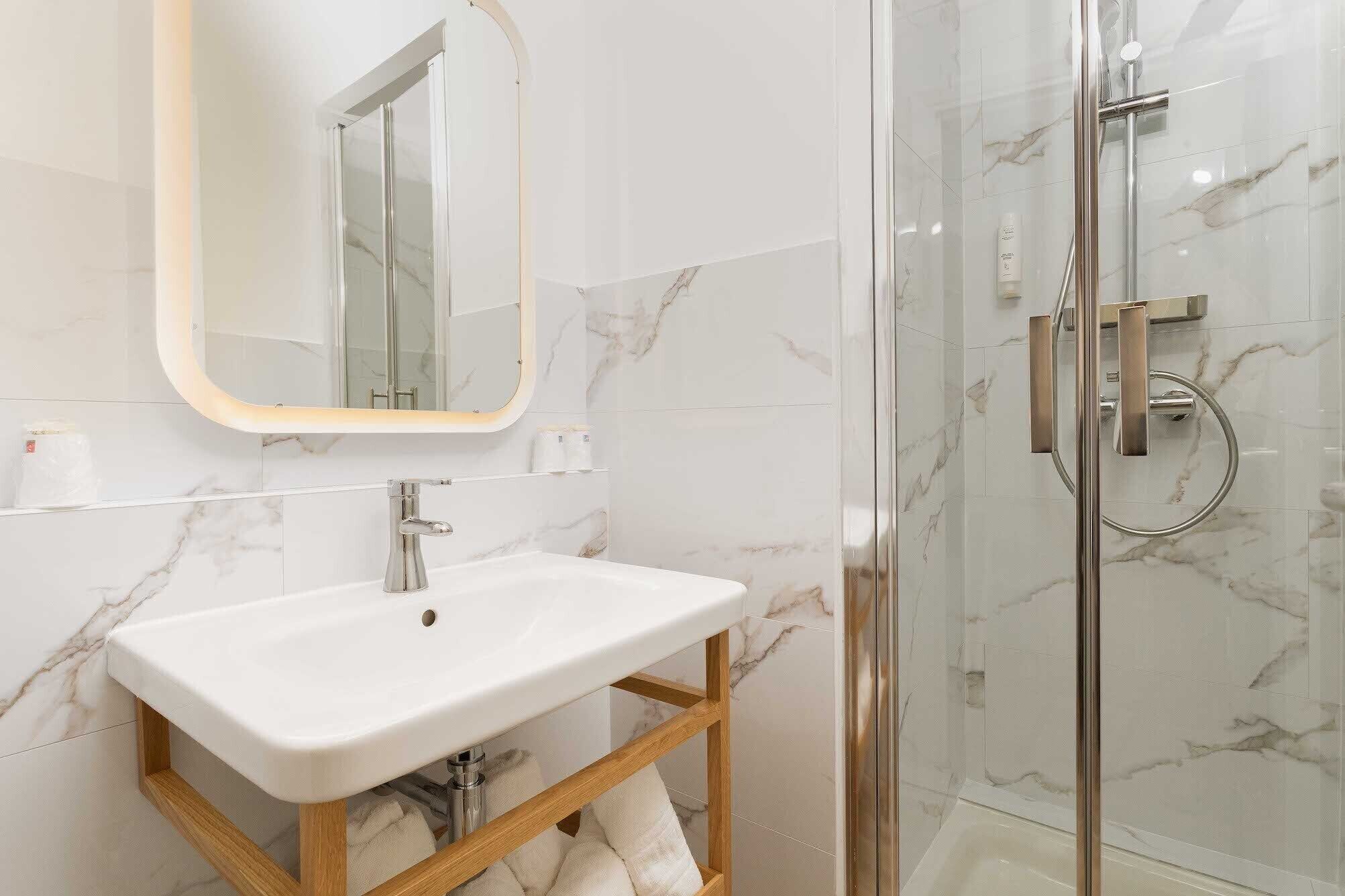 shower, free toiletries, hair dryer, towels