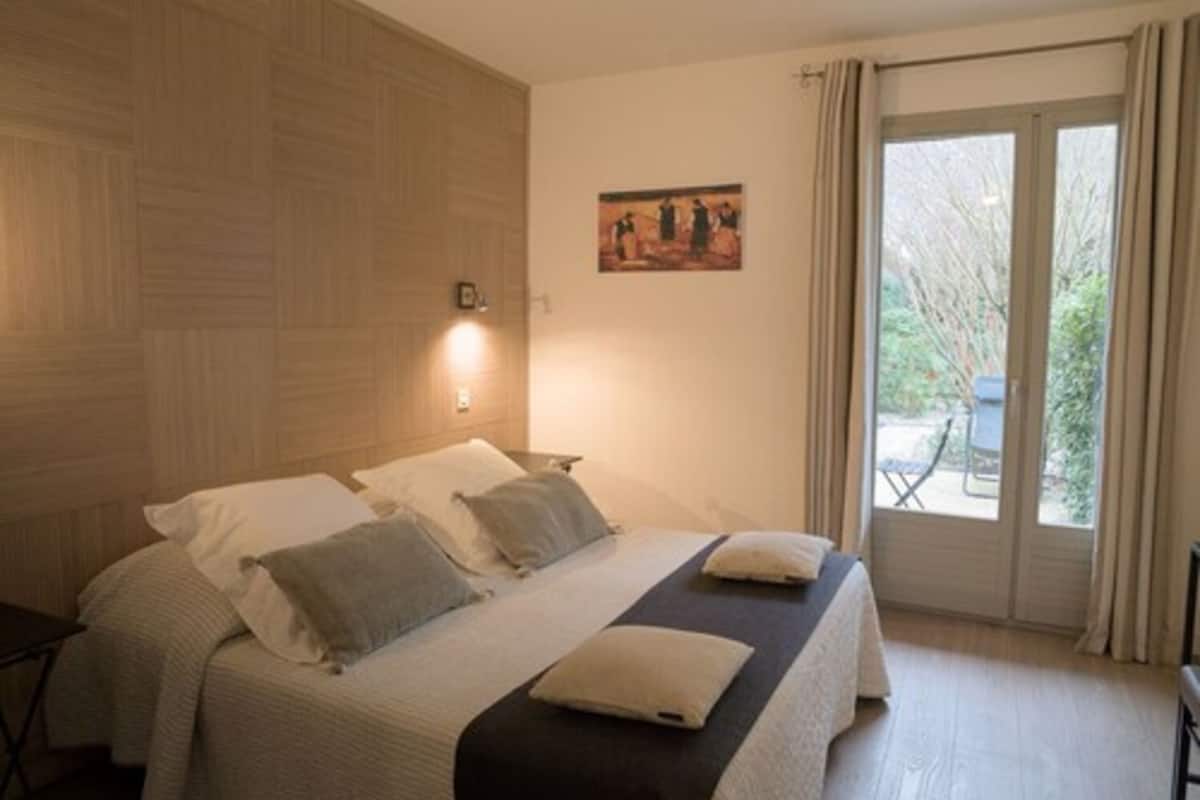 1 bedroom, in-room safe, soundproofing, cots/infant beds