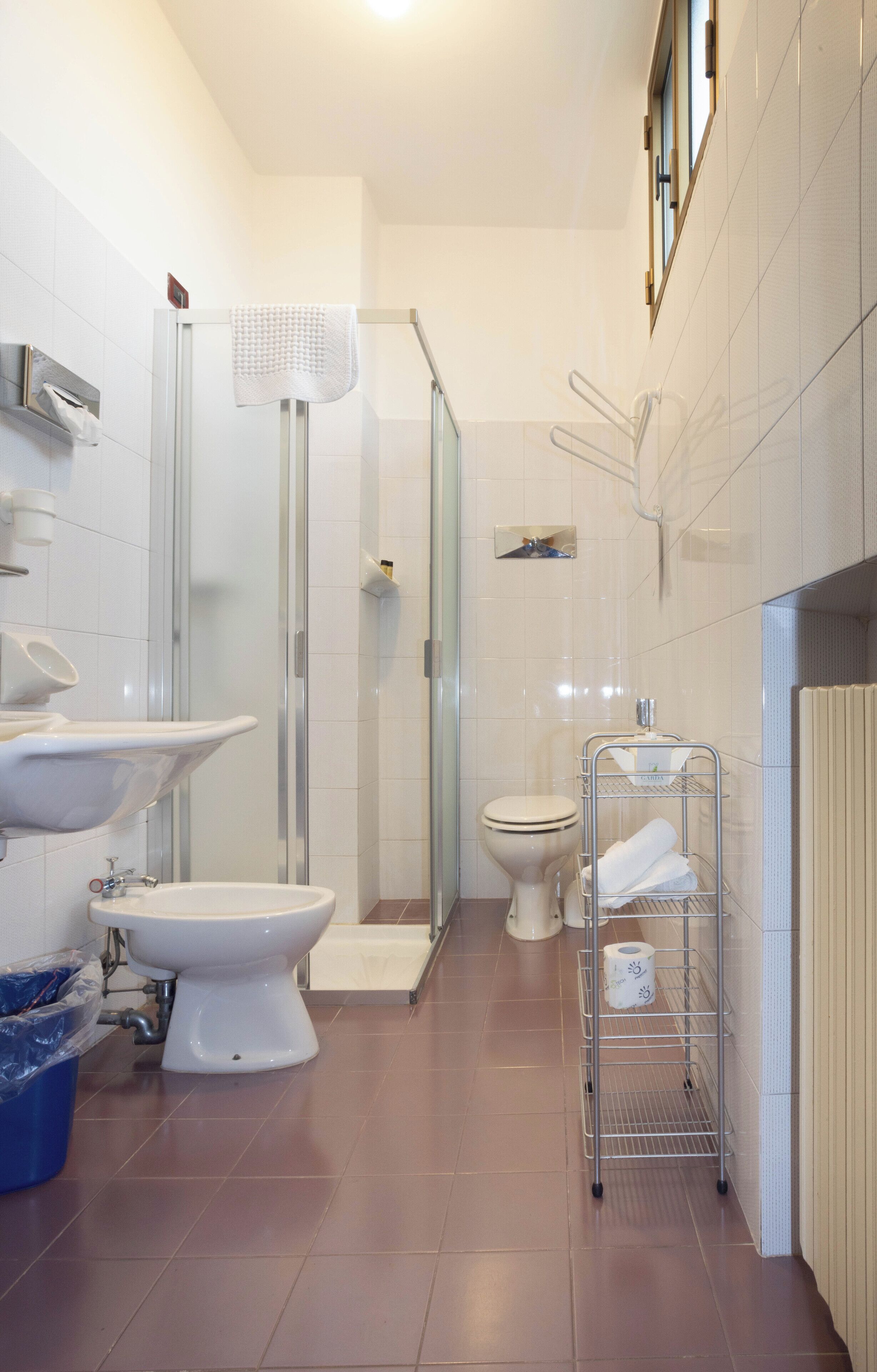 shower, free toiletries, hair dryer, bidet