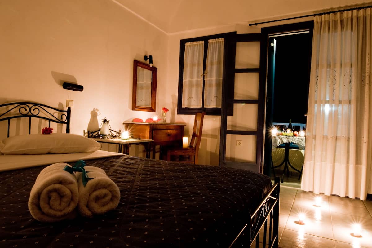 2 bedrooms, minibar, in-room safe, desk