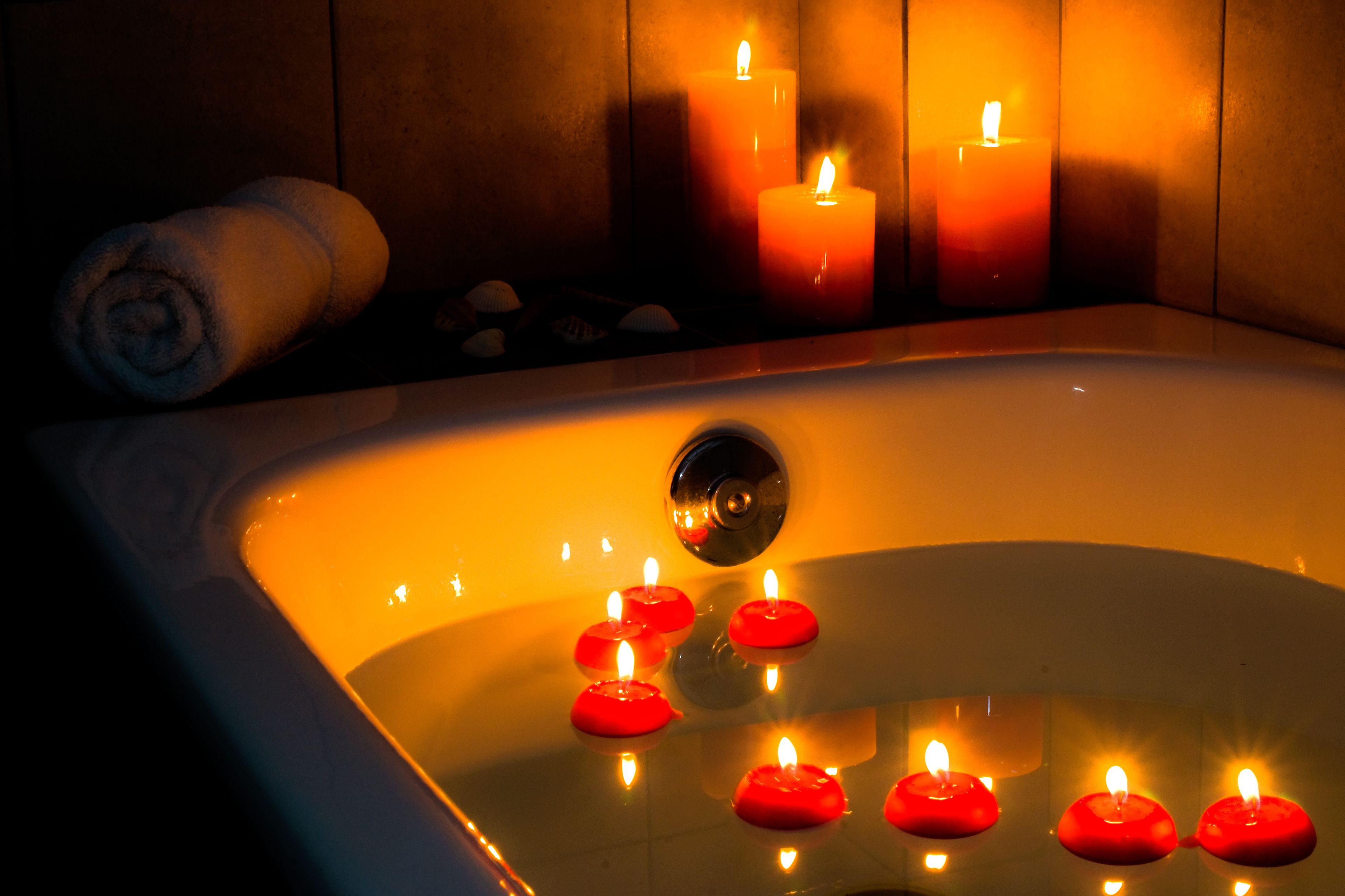 deep-soaking bathtub