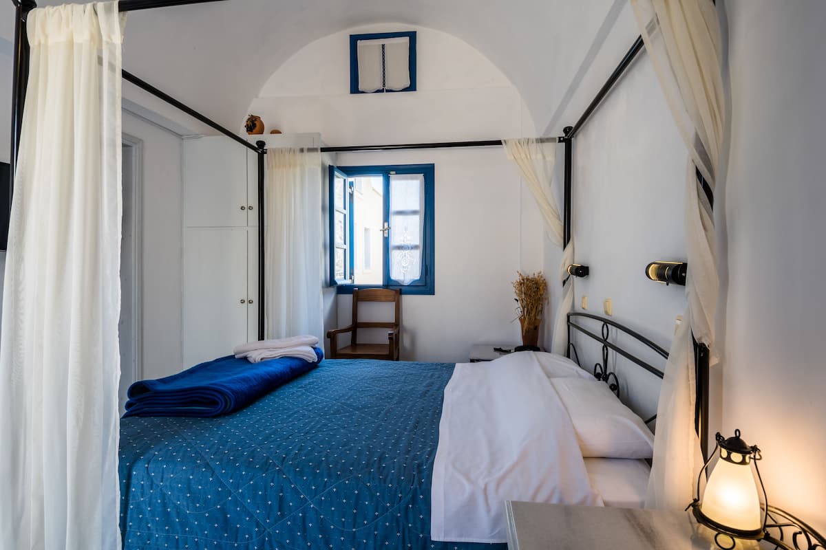 2 bedrooms, minibar, in-room safe, desk