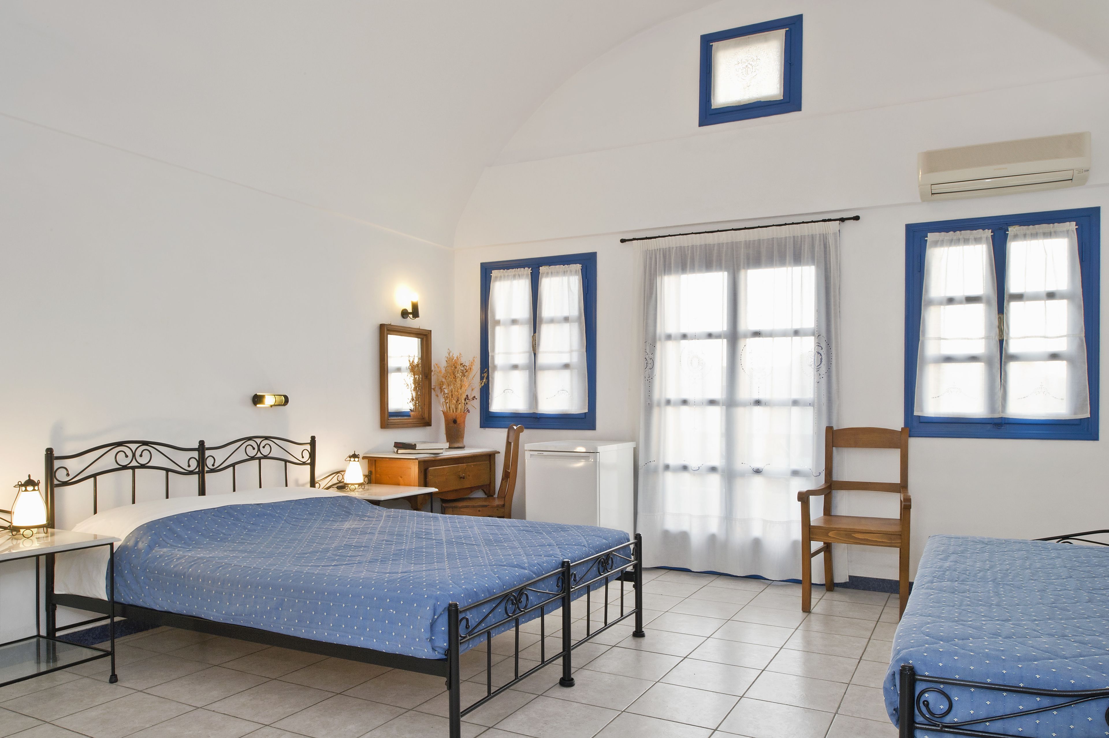 standard triple room | 2 bedrooms, minibar, in-room safe, desk