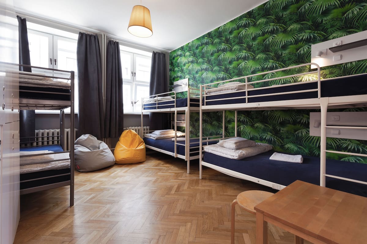 1 slaapkamer, een kluis op de kamer, een strijkplank/strijkijzer