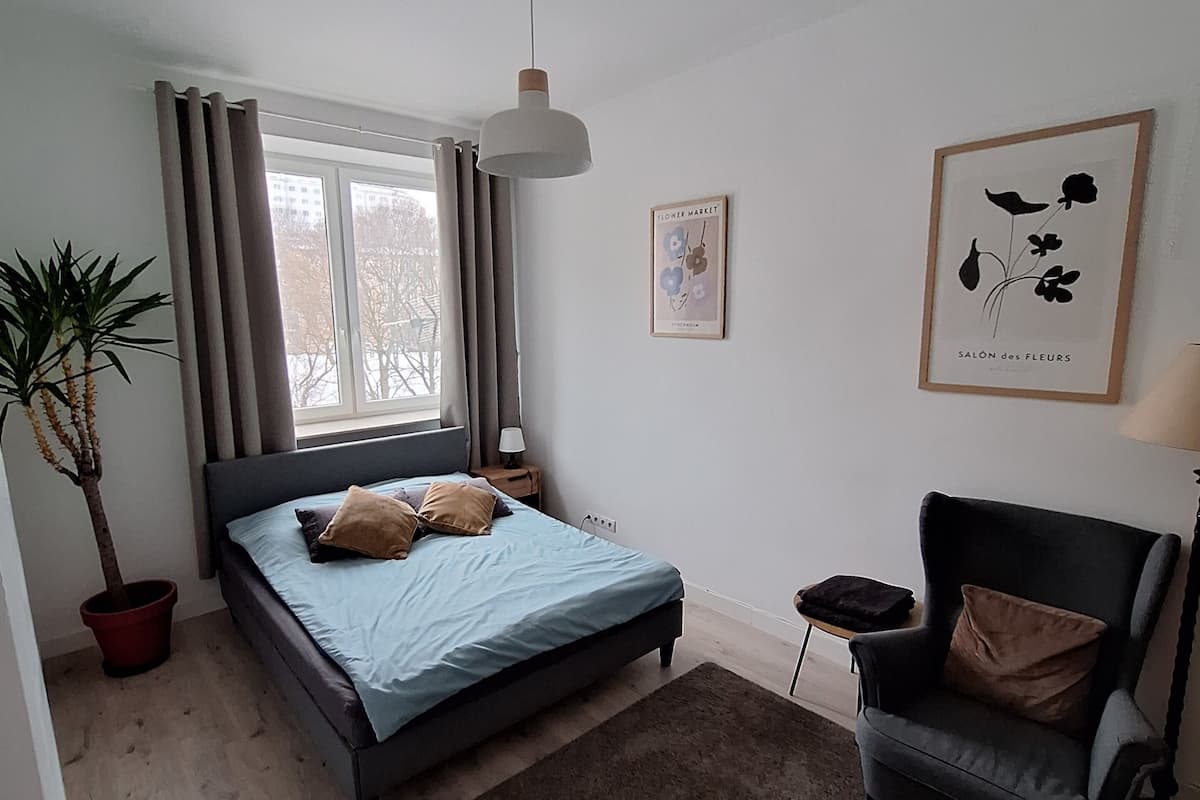 Apartamento | Cofres nos quartos, ferros/tábuas de passar roupa, Wi-Fi de cortesia