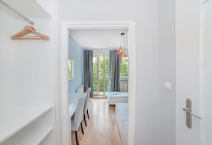 Quarto panorâmico, 2 camas de solteiro, banheiro privativo | Ferros/tábuas de passar roupa, roupa de cama