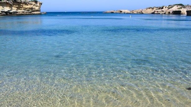 A clear coastal view with rocky formations and calm waters. - Il Mirto e la Rosa Hoteles (Syracuse)