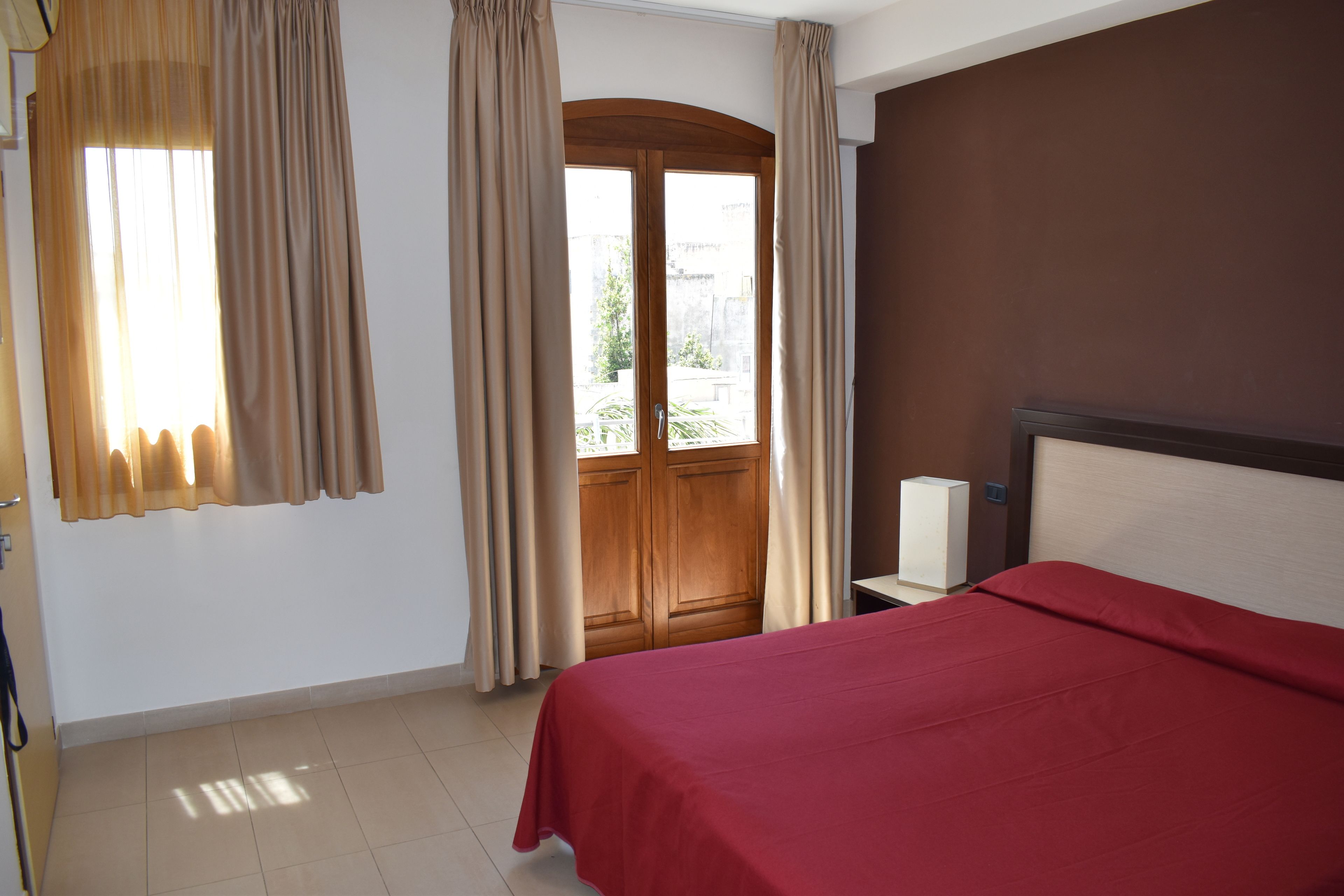 frette italian sheets, pillow-top beds, minibar, in-room safe