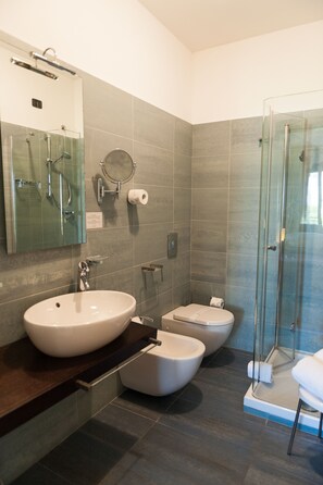 Comfort Double or Twin Room, Terrace | Bathroom | Shower, rainfall showerhead, free toiletries, hair dryer - Il Portico (Favignana)