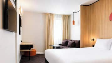 1 bedroom, premium bedding, in-room safe, desk