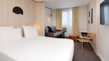 1 bedroom, premium bedding, in-room safe, desk
