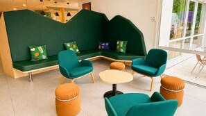 Lobby sitting area - ibis Styles Clermont Ferrand Sud La Pardieu (Clermont-Ferrand)