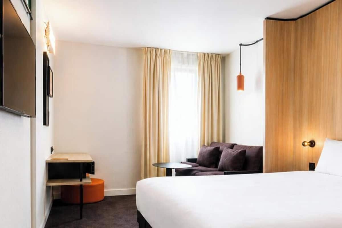 Standard Room, 1 Queen Bed with Sofa bed