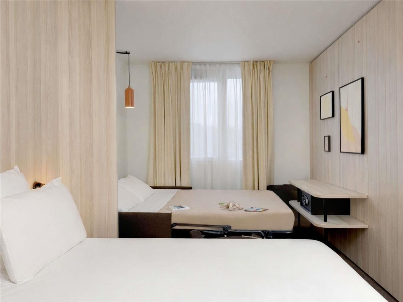 1 bedroom, premium bedding, in-room safe, desk