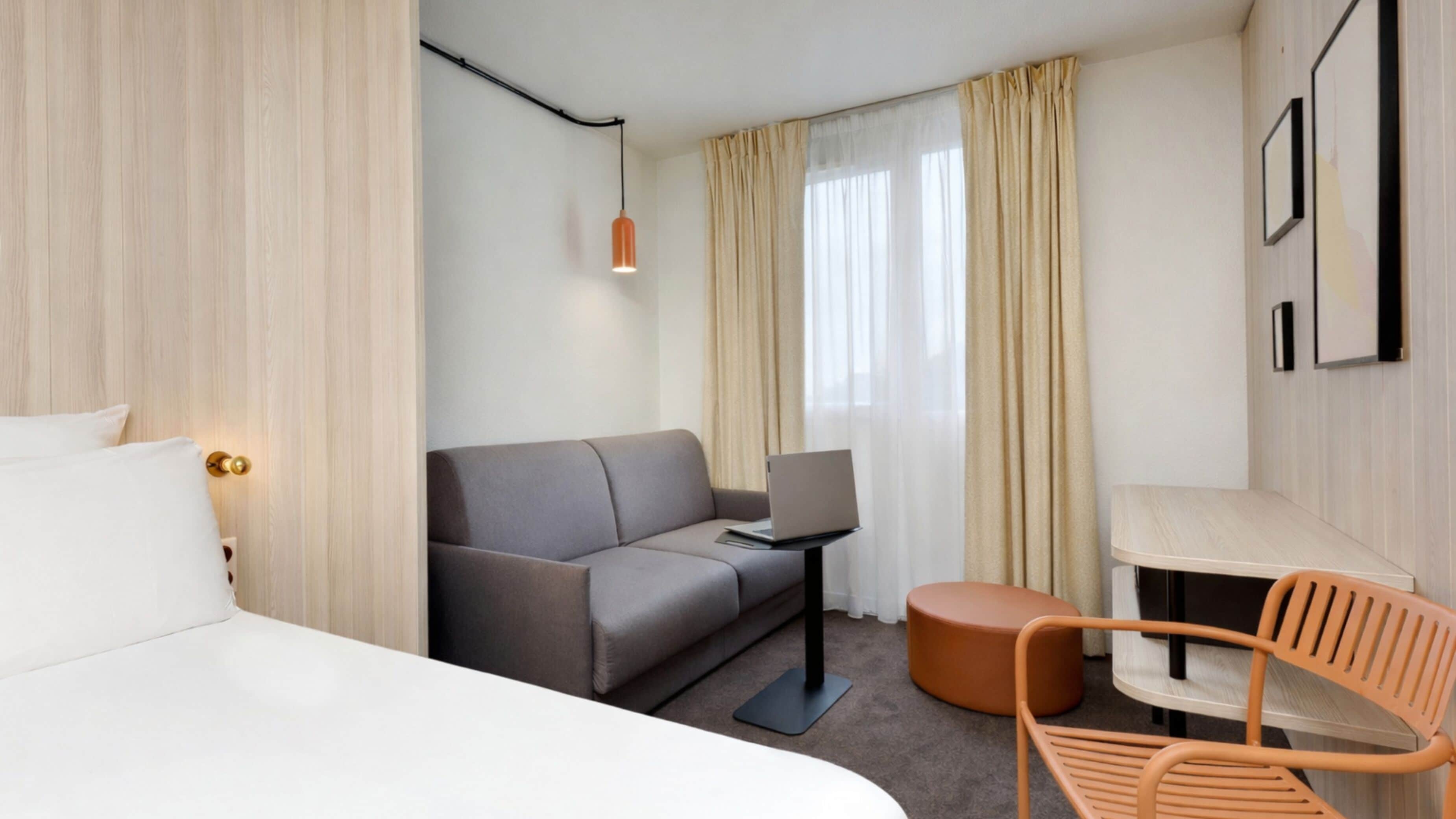 Standard Room, 1 Queen Bed with Sofa bed | 1 bedroom, premium bedding, in-room safe, desk
