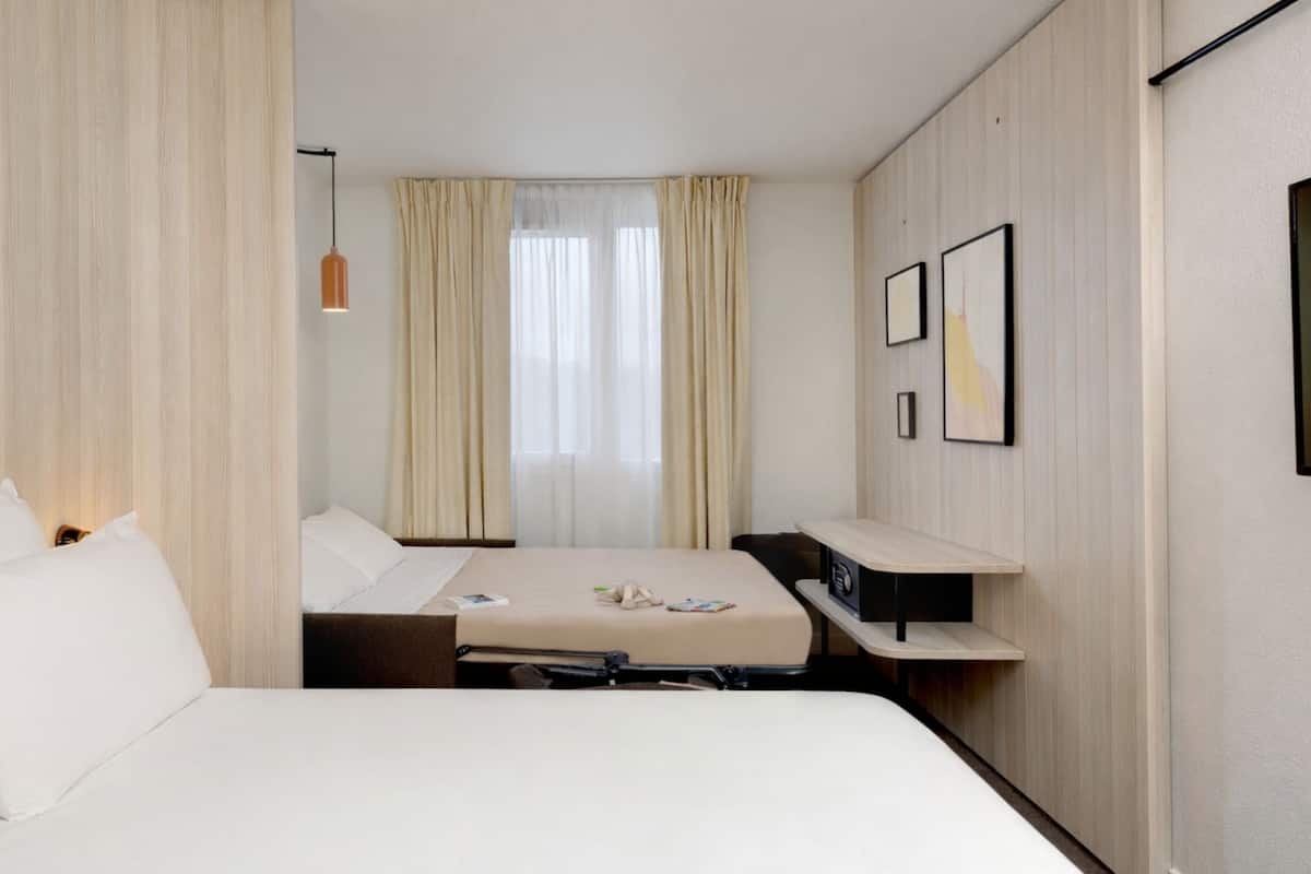 Chambre Standard, 1 grand lit et 1 canapé-lit