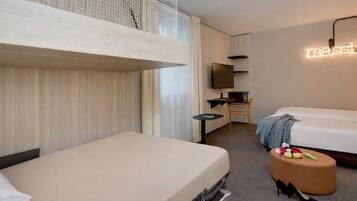 1 bedroom, premium bedding, in-room safe, desk