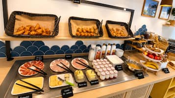 Free daily buffet breakfast