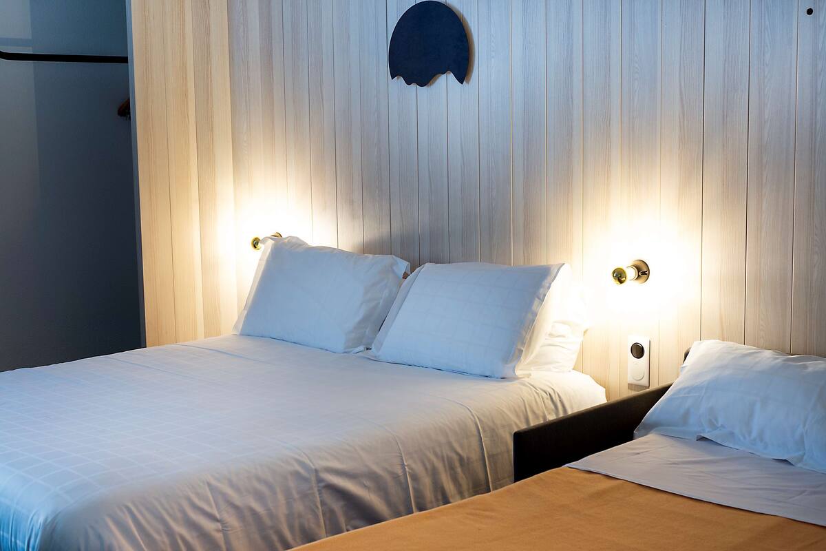 Chambre Standard, 1 lit double et 1 canapé-lit | 1 chambre, literie de qualité, coffre-fort, bureau