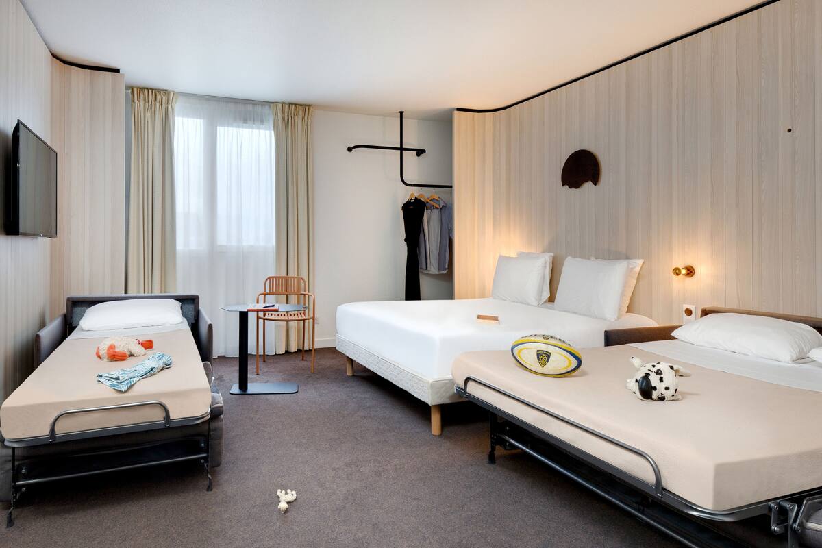 standard room, multiple beds (quintuple) | 1 bedroom, premium bedding, in-room safe, desk