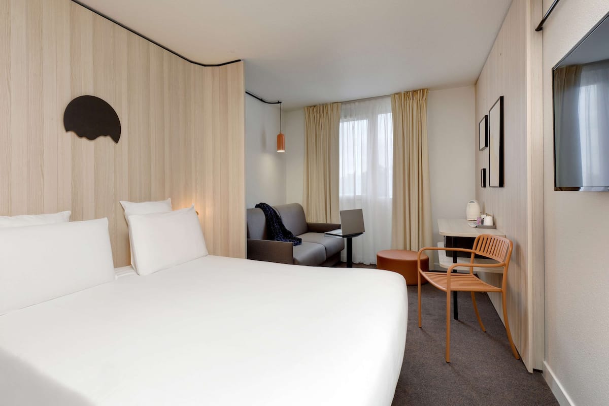 Standard Room, 1 Katil Kelamin (Double) | 1 bilik tidur, peralatan tempat tidur premium, peti besi dalam bilik