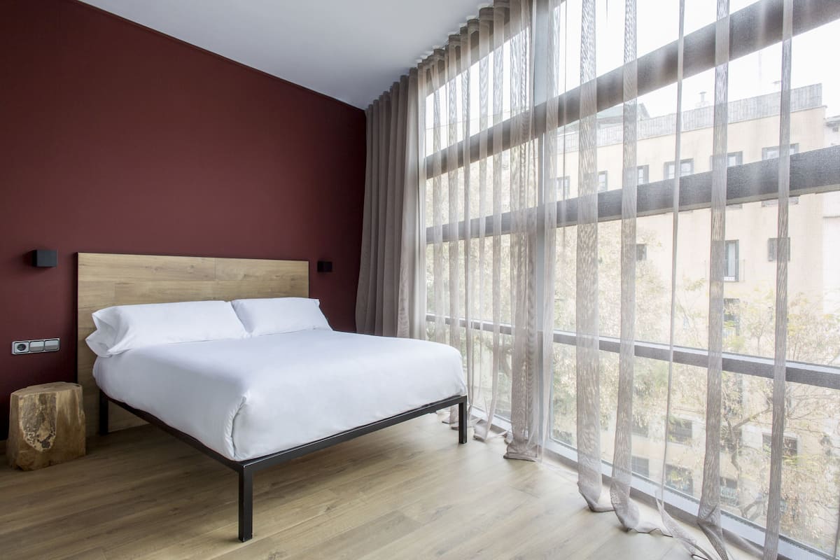 Coffres-forts dans les chambres, fer et planche Ă repasser