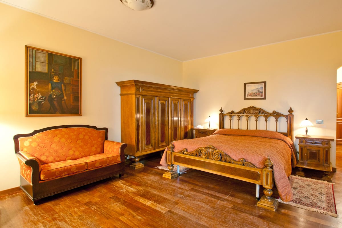 Junior Suite, Garden View | Minibar, blackout drapes, free WiFi, bed sheets