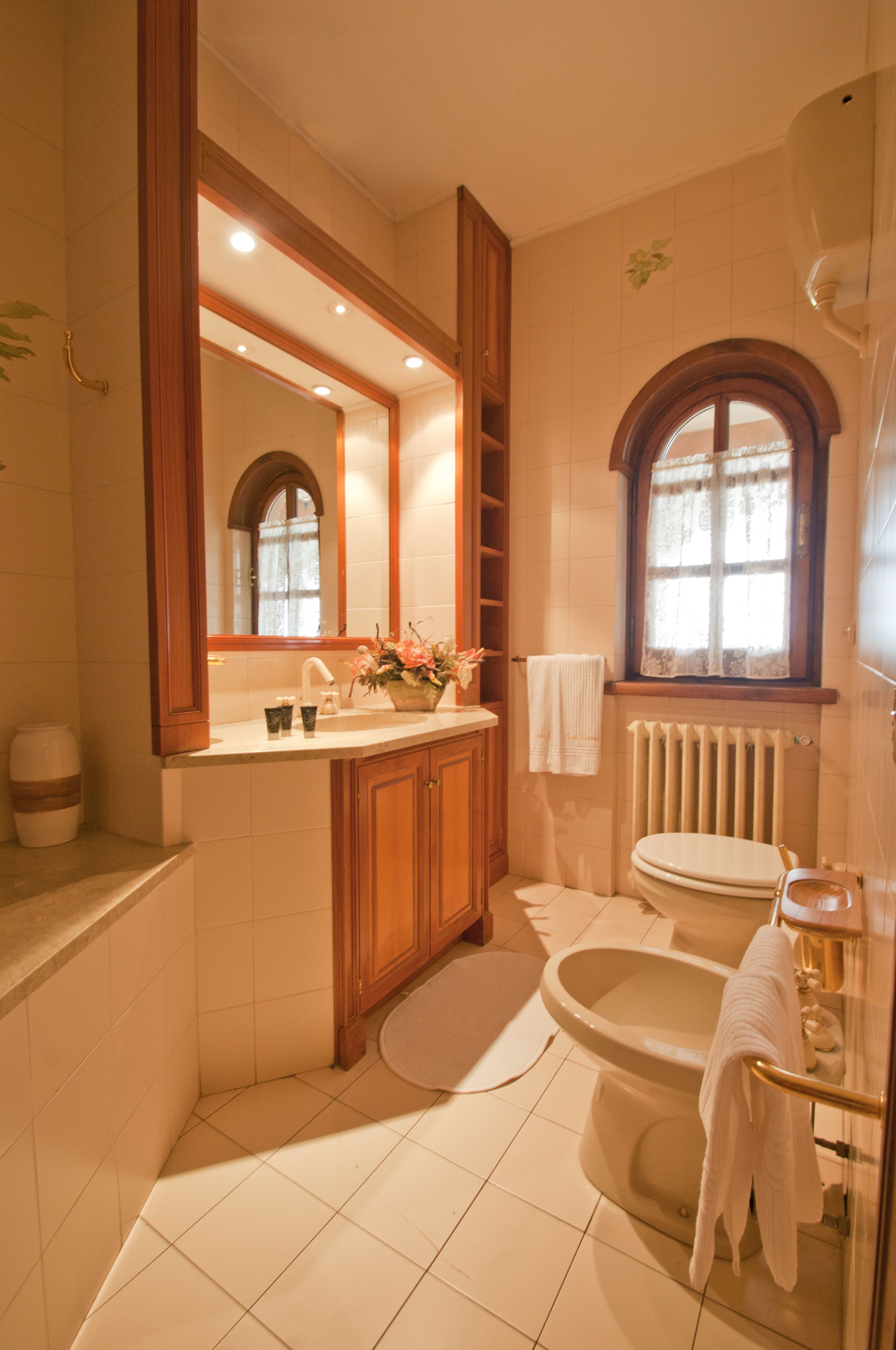 Chambre Double Supérieure, vue jardin | Salle de bain