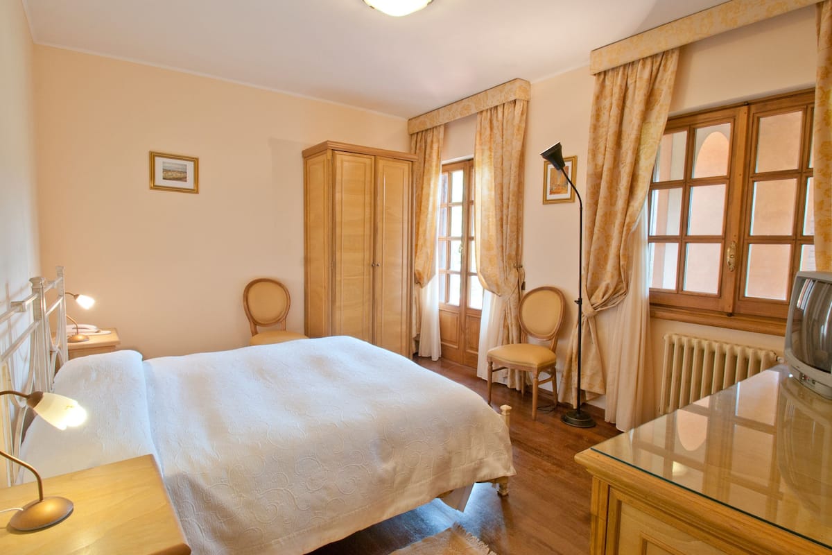 Double or Twin Room, Garden View | Minibar, blackout drapes, free WiFi, bed sheets