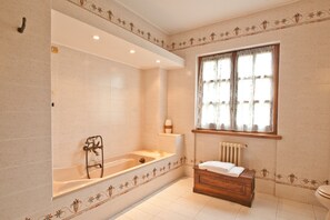 Junior Suite, Garden View | Bathroom
