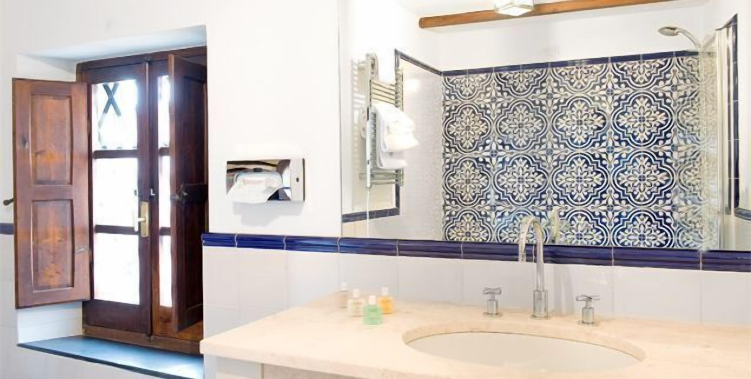 double room | bathroom | rainfall showerhead, free toiletries, hair dryer, bidet